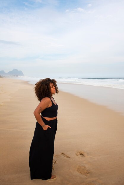 Traurige Frau am Meer