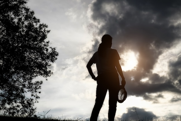 Kostenloses Foto traurigkeit ruhigen lebensstil menschlichen schatten sommer