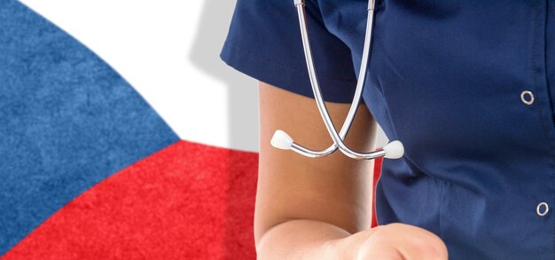 Tschechische Republik Flagge Ärztin mit Stethoskop, nationales Gesundheitssystem