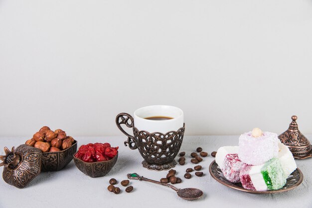 Türkische Freude mit Kaffee und Haselnüssen