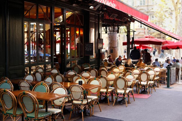 Typische Café-Szene in Paris