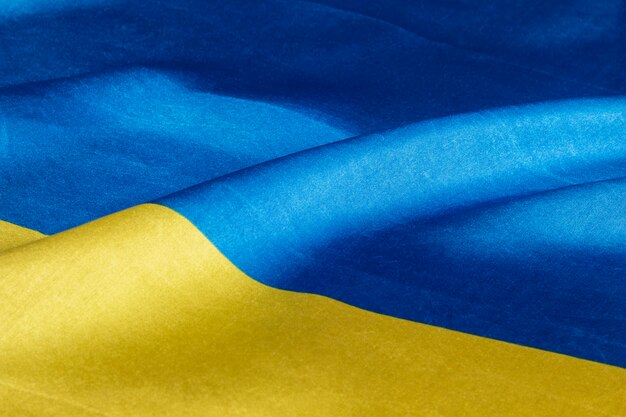 Ukrainisches Flaggenstillleben des hohen Winkels