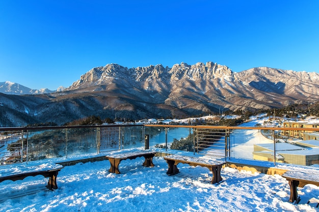 Ulsan bawi Rock in Seoraksan Bergen im Winter, Südkorea.