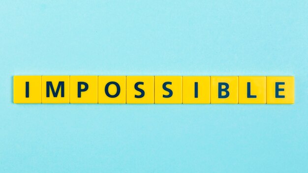 Unmögliches Wort auf Scrabble-Kacheln