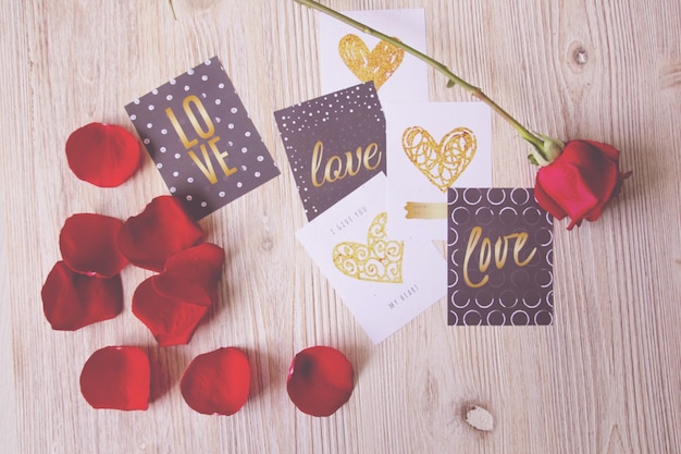 Valentine Postkarten und eine Rose