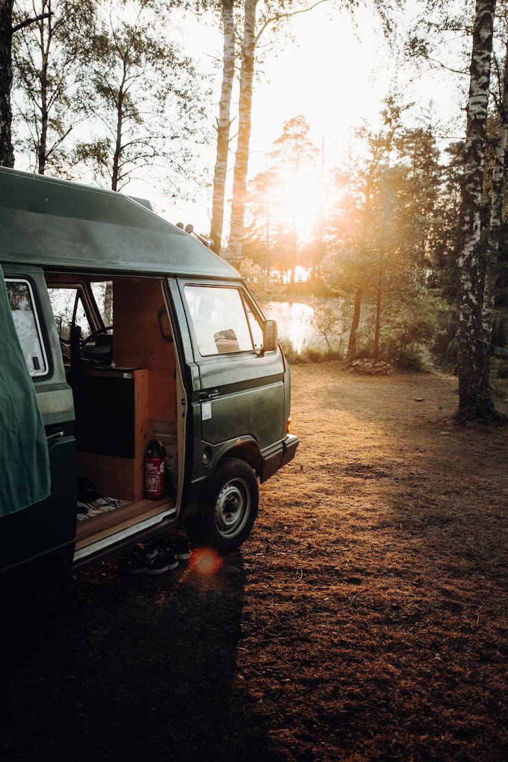 Kostenlose Foto vanlife bei sonnenuntergang