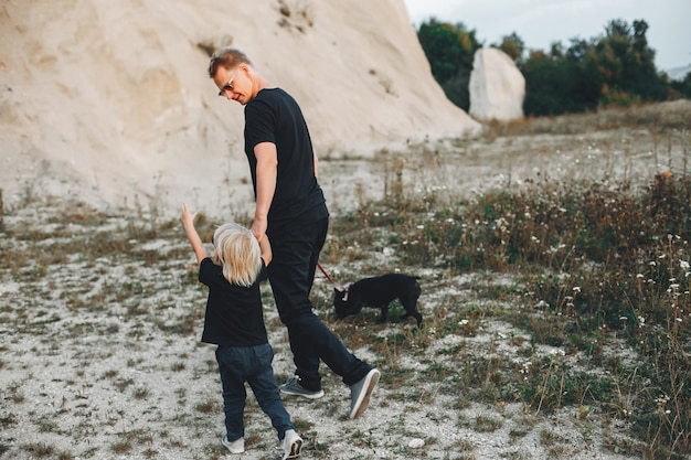 Vater mit kleinem Sohn