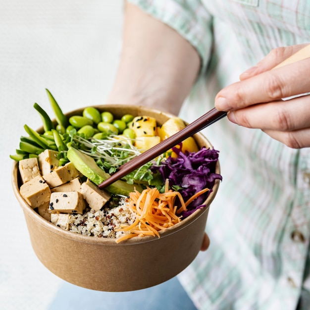 Vegane Poke Bowl-Fotografie zum Mitnehmen