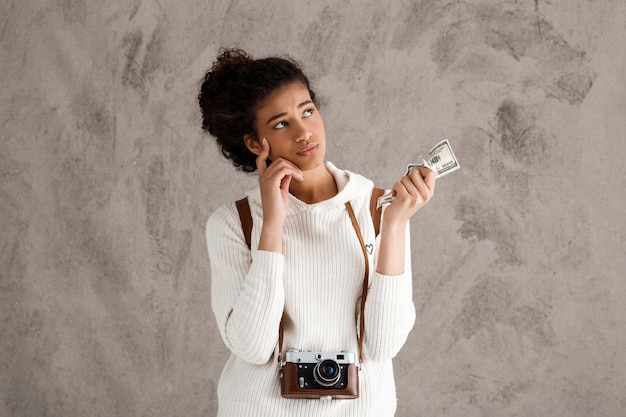 Verärgerter Fotograf braucht Geld, halte Dollar