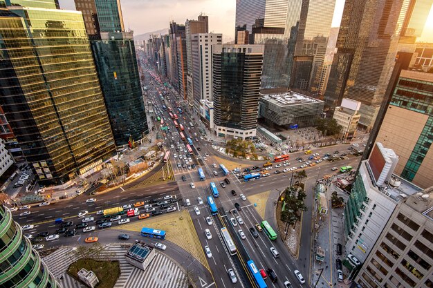 Verkehrsgeschwindigkeit durch eine Kreuzung in Gangnam, Seoul in Südkorea