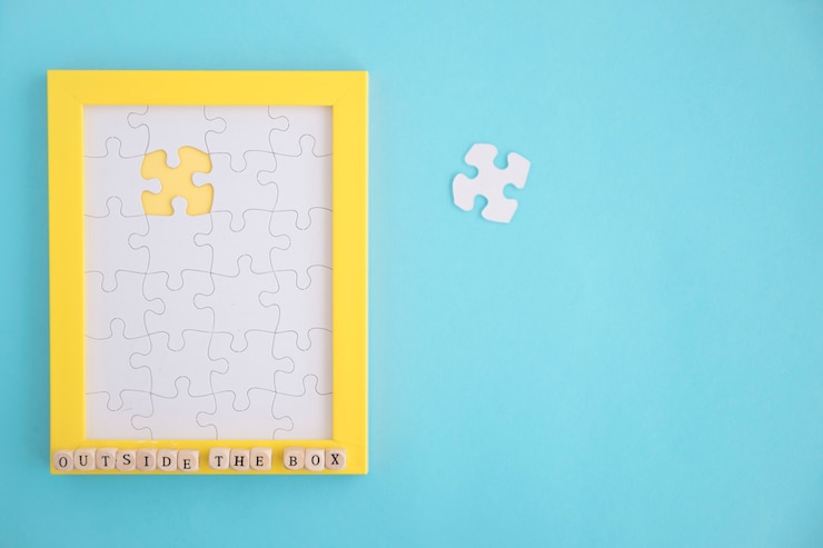 Kostenlose Foto vermisster weißer puzzle-rahmen auf blauem hintergrund
