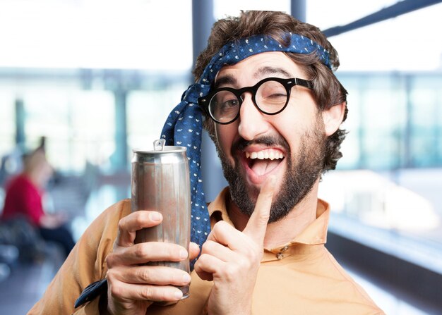 Verrückter mann mit beer.funny ausdruck