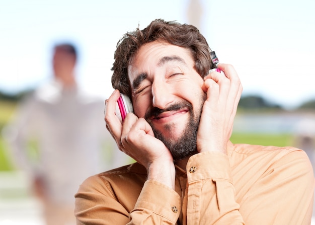 verrückter Mann mit headphones.funny Ausdruck