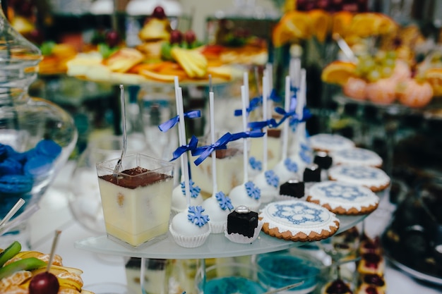 Verschiedene Arten von Desserts für die Hochzeit