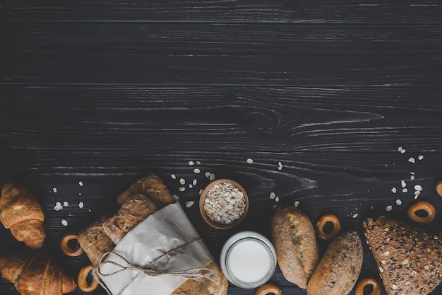 Kostenloses Foto verschiedene brötchen zum frühstück