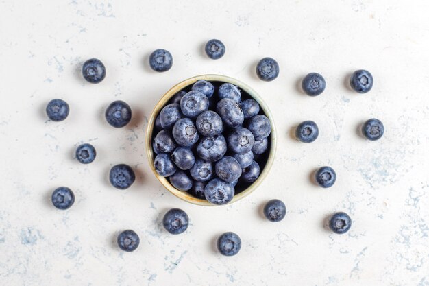 Verschiedene frische Sommerblaubeeren