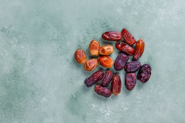 Verschiedene getrocknete Datteln oder Kurma.