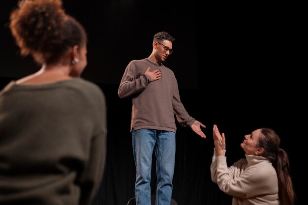 Verschiedene Momente des Theaterunterrichts