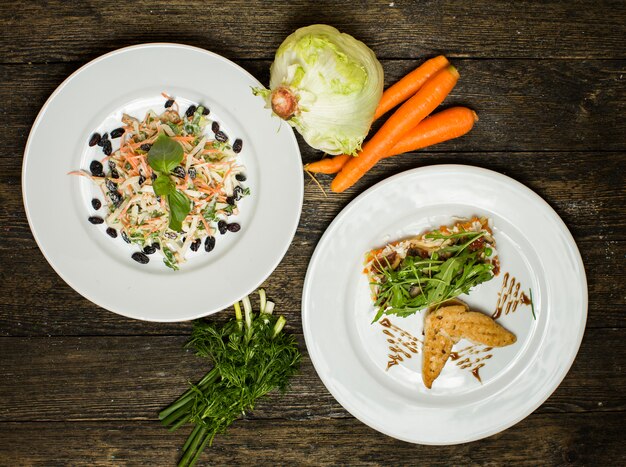 Verschiedene Salate, Salat und Karotten