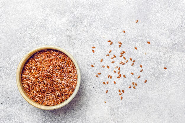 Verschiedene Samen - Sesam, Leinsamen, Sonnenblumenkerne, Kürbiskerne für Salate.