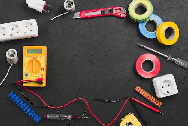Verschiedene Werkzeuge für elektrische