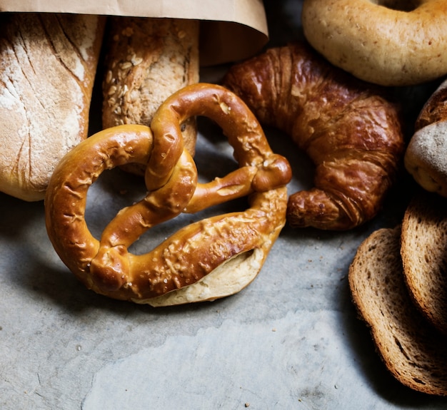 Verschiedenes von frischem gebackenem Brot