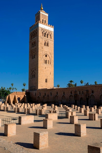 Vertikale Ansicht der berühmten Koutoubia-Moschee Marrakesch