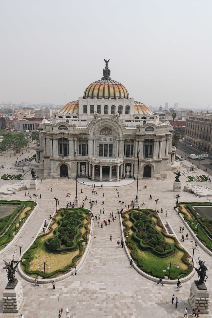 Kostenlose Foto vertikale aufnahme des palastes der schönen künste in mexiko