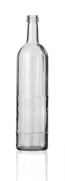 Vertikaler Schuss einer leeren Glasflasche isoliert