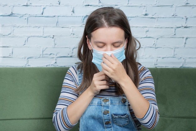 Verwendung einer Gesichtsmaske zur Verhinderung des Covid-Virus