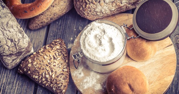 vielfältiges frisches Brot