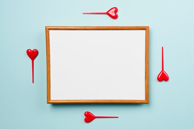 Vier Herz haftet um Whiteboard
