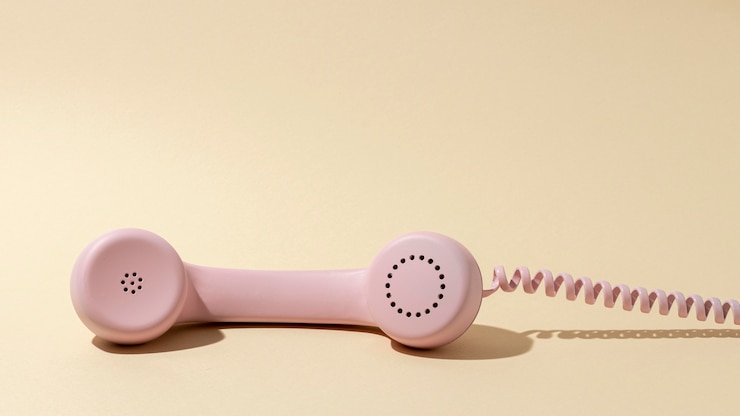 Kostenlose Foto vintage rosa telefonsortiment