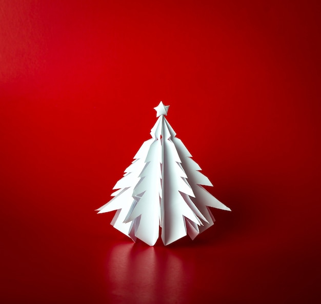 Kostenloses Foto vintage weihnachtspostkarte mit echtem papier weihnachtsbaum