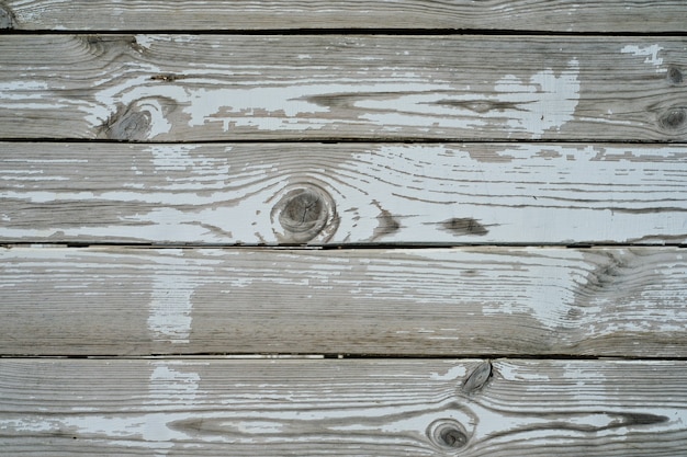 Vintage weißer und dunkler hölzerner Plankenhintergrund. Alte Holzwand. Verwitterte weiß gestrichene Holzwand.