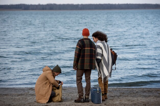 Voll erschossene Teenager am Meer