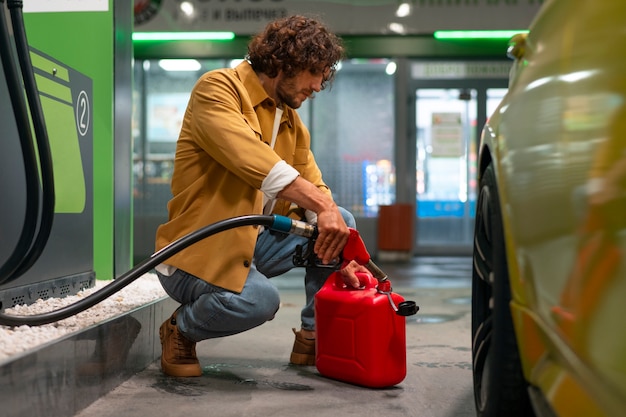 Voll erschossener Mann an der Tankstelle