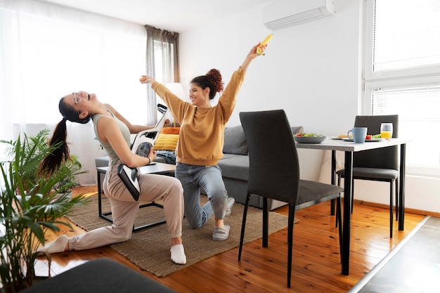 Volle Schussfrau, die Musik spielt