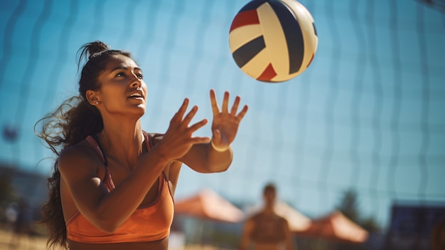 Volleyball mit weiblicher Spielerin und Ball