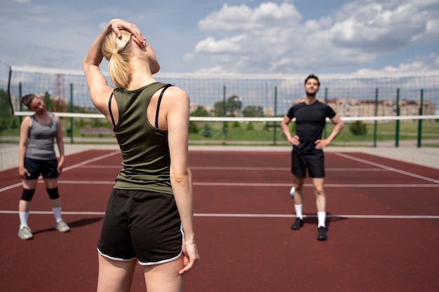 Kostenloses Foto volleyballspieler, die ein gleiches haben