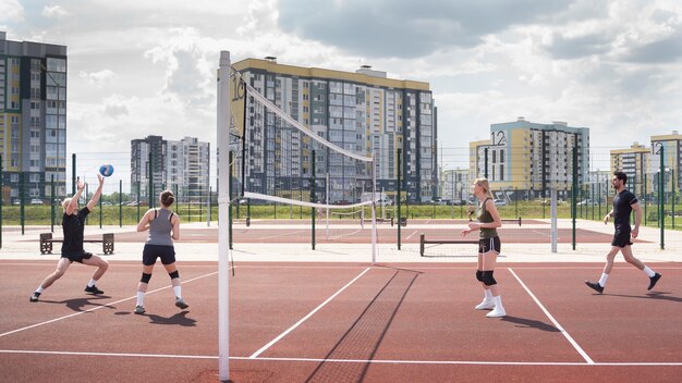 Volleyballspieler, die ein Gleiches haben