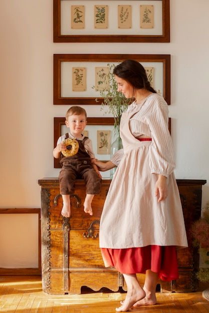 Vollständige Familie lebt auf dem Bauernhaus