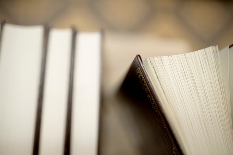 Kostenlose Foto von oben interessante bücher