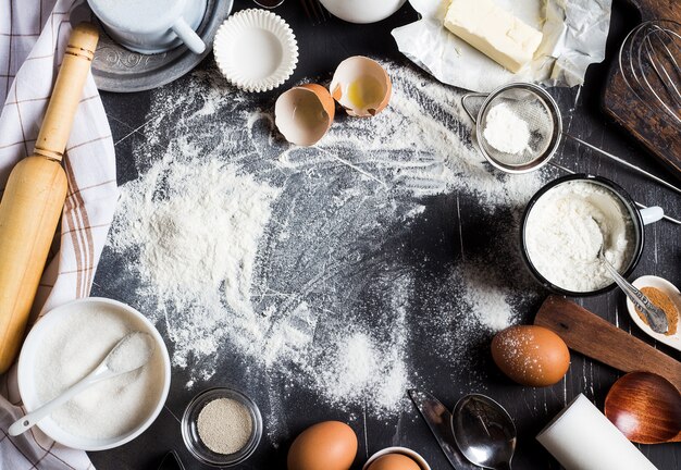 Vorbereitung, die Küchenbestandteile für das Kochen backt