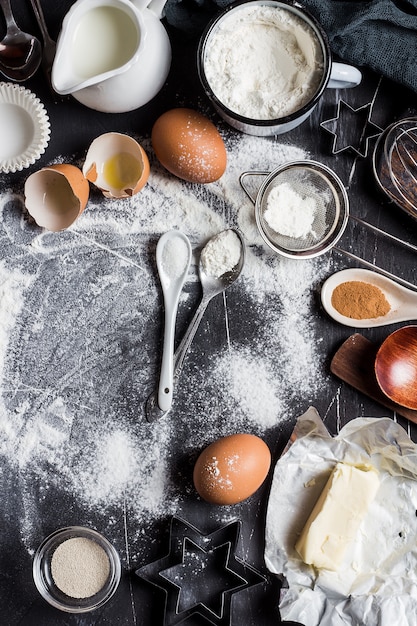 Vorbereitung, die Küchenbestandteile für das Kochen backt