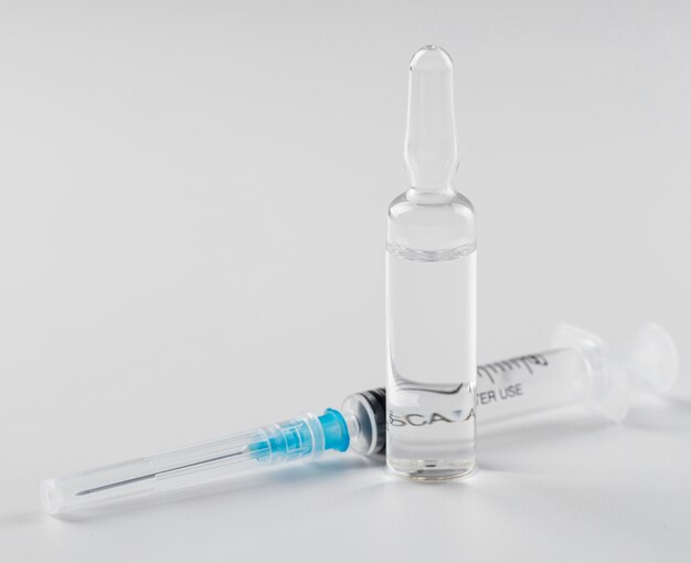 Vorbeugender Coronavirus-Impfstoff und Spritze