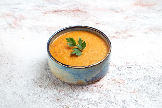 Vorderansicht Bohnensuppe genannt Merci Innenplatte auf weißer Oberfläche Suppe Mahlzeit Lebensmittel Gemüsebohne