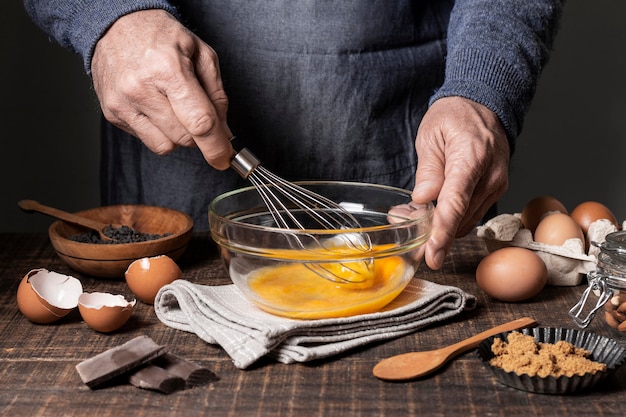 Kostenloses Foto vorderansicht der kuchenbestandteile auf tisch