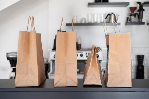 Vorderansicht der verpackten Speisen zum Mitnehmen