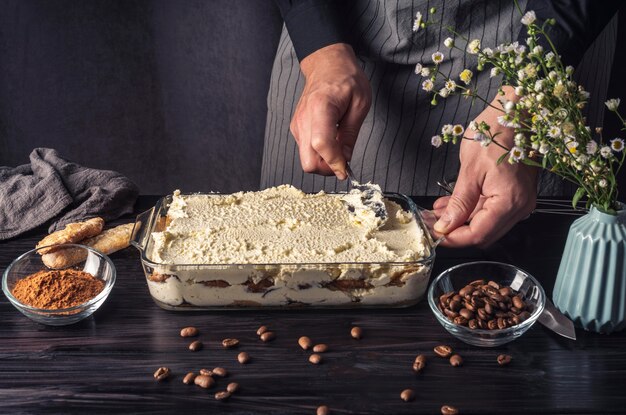 Vorderansicht des köstlichen Tiramisu-Konzepts